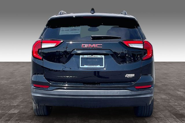 Used 2024 GMC Terrain SLE w/ Elevation Edition FWD image 4