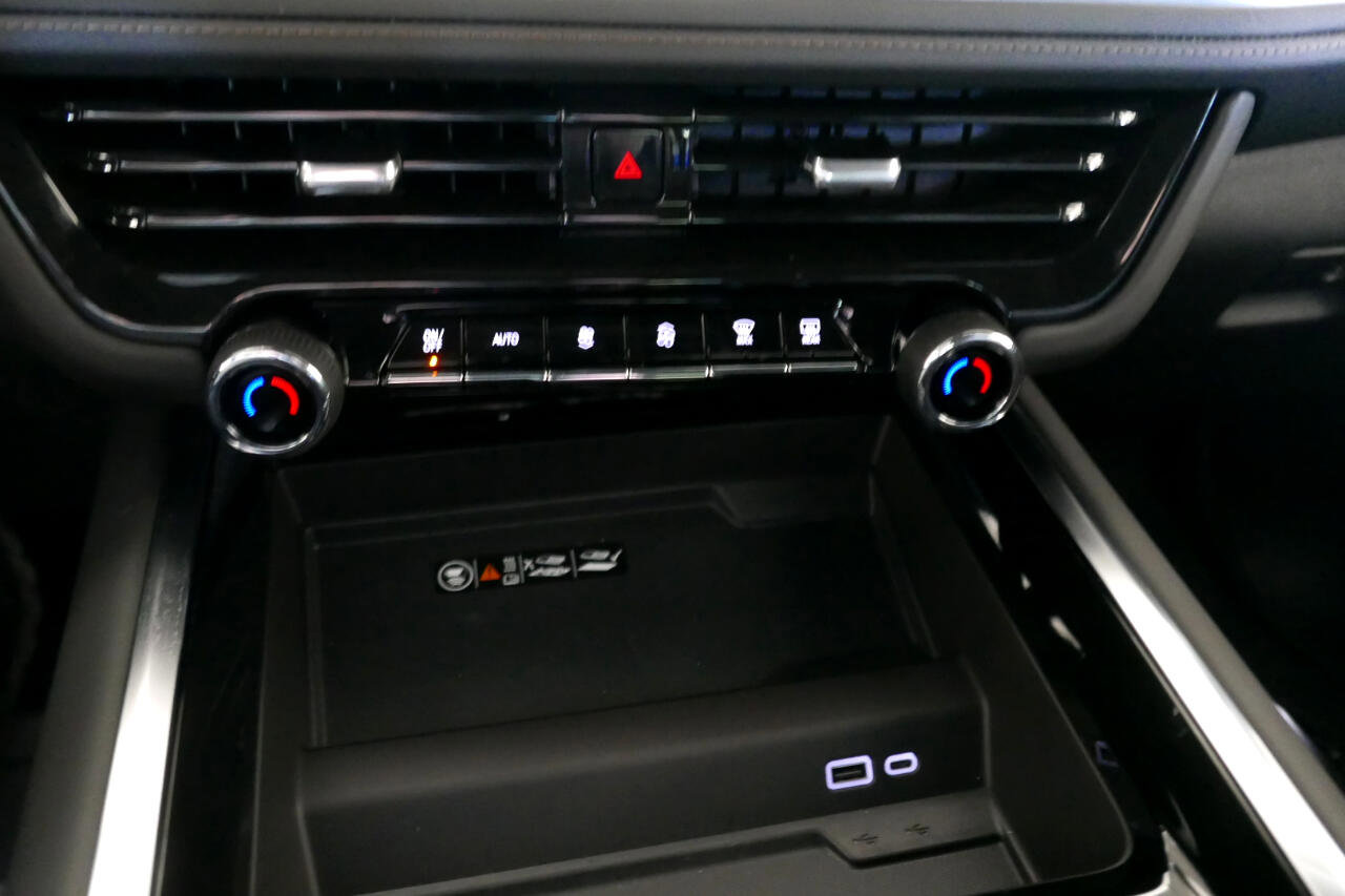 Used 2025 Chevrolet Suburban High Country image 44