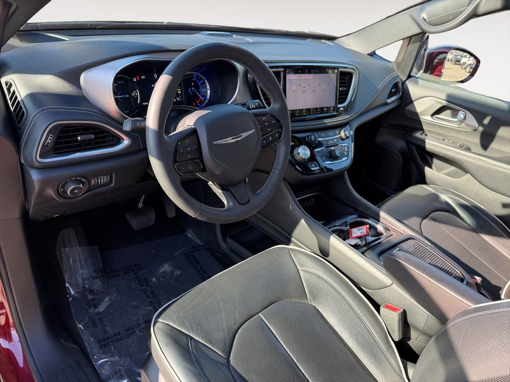 Used 2022 Chrysler Pacifica Limited w/ S Appearance Package image 16