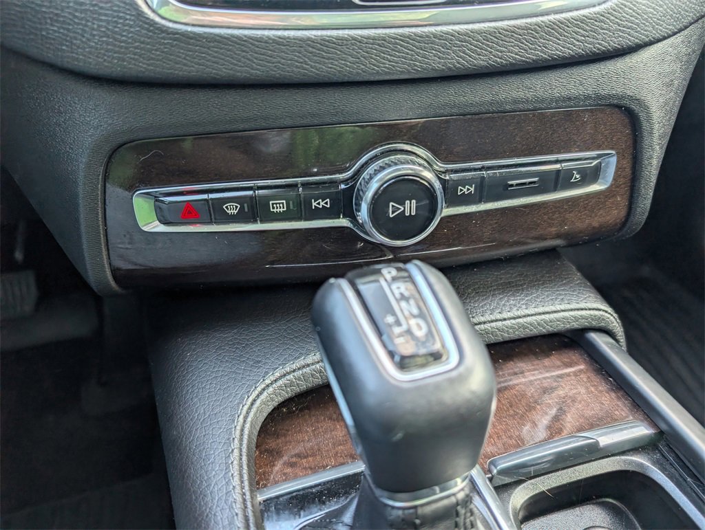 Used 2019 Volvo XC90 T6 Momentum w/ Protection Package Premier image 16