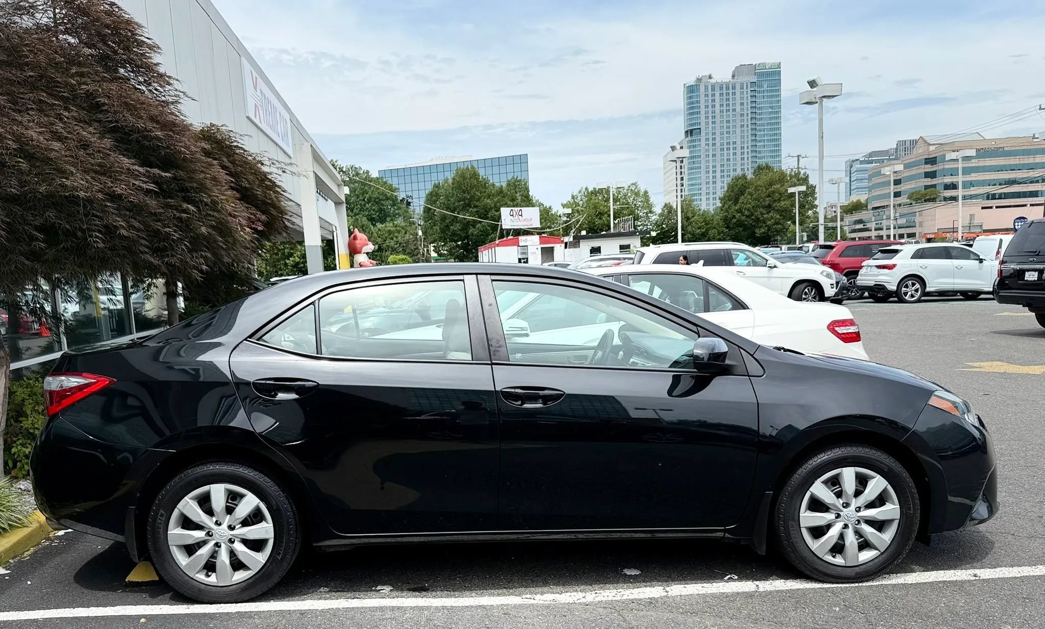 Used 2016 Toyota Corolla LE FWD image 8
