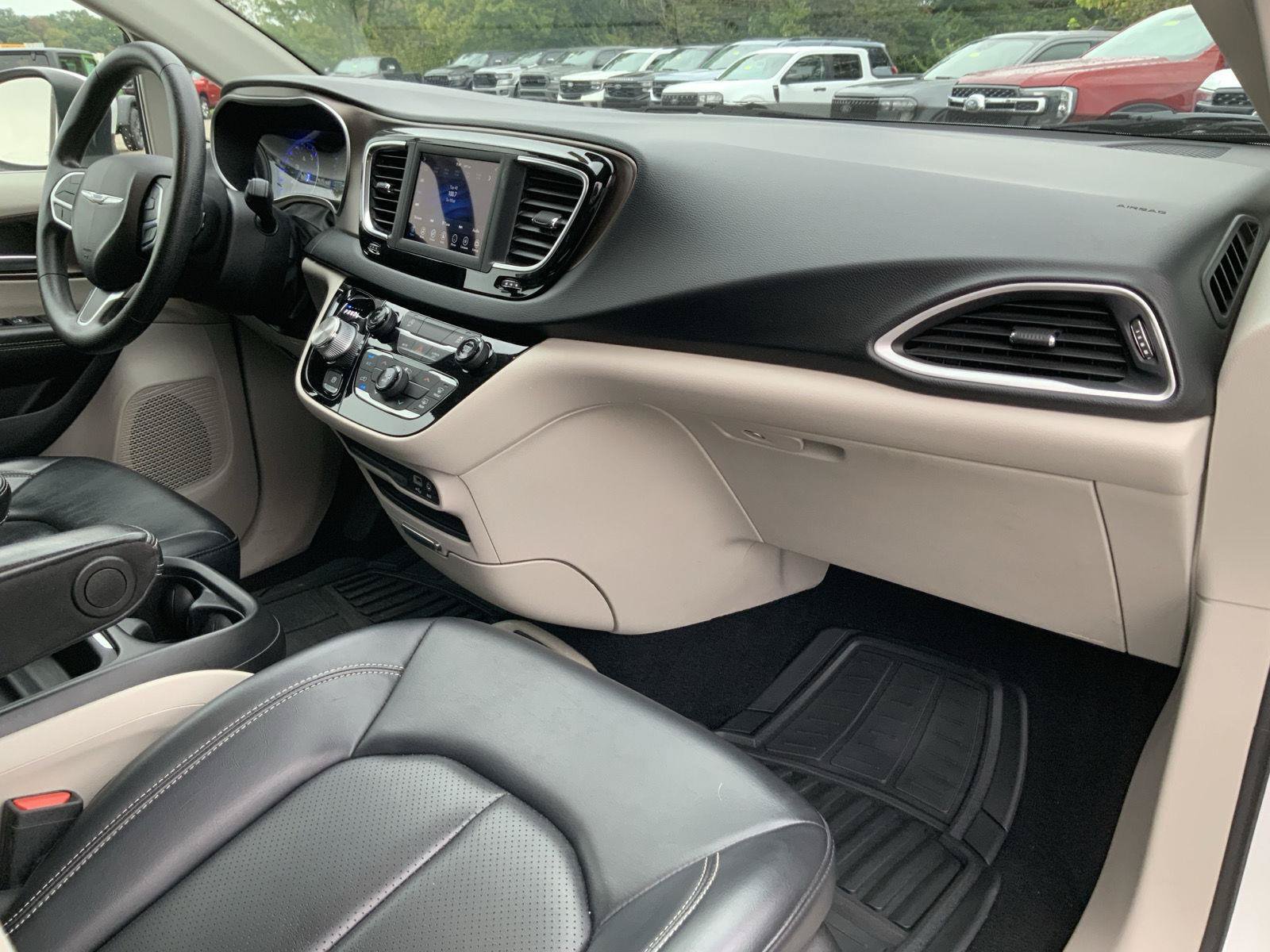 Used 2020 Chrysler Voyager Lxi FWD image 52