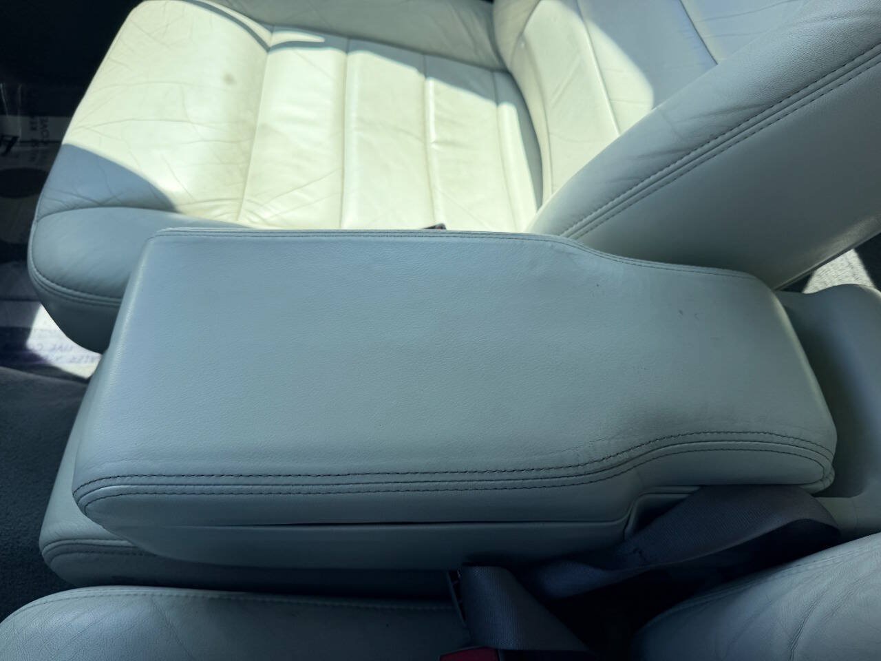 Used 2001 Lincoln Town Car Executive RWD image 31