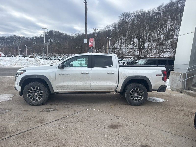 Used 2024 Chevrolet Colorado Z71 w/ Z71 Convenience Package 2 image 4