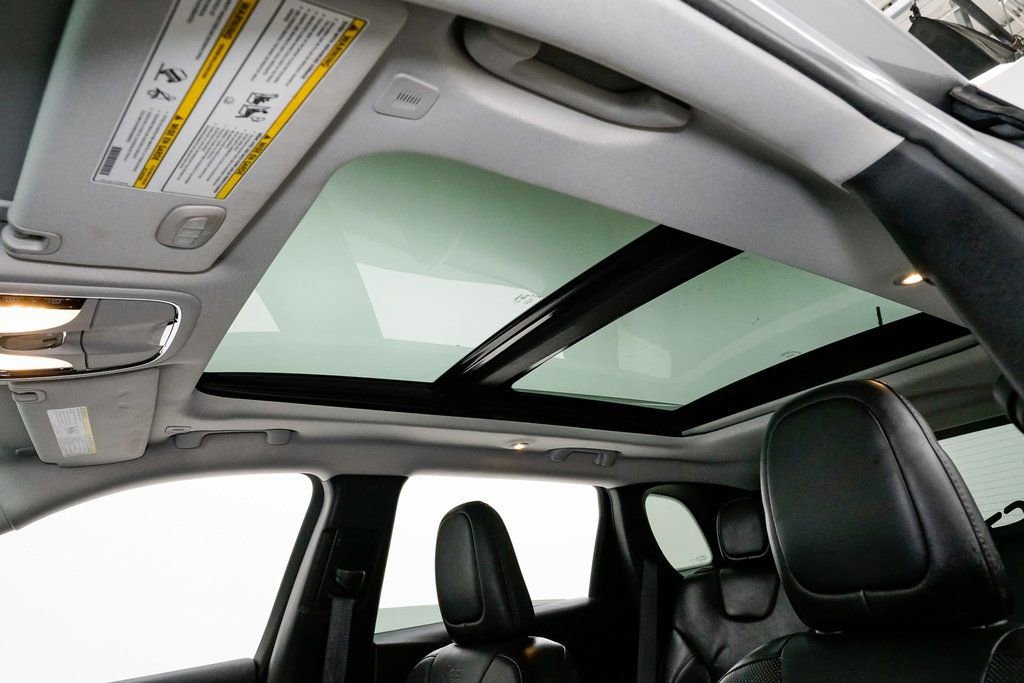 Used 2019 Jeep Cherokee Limited image 14