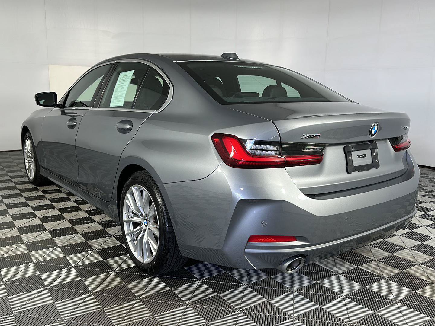 Used 2024 BMW 330i xDrive Sedan w/ Premium Package AWD/4WD image 29