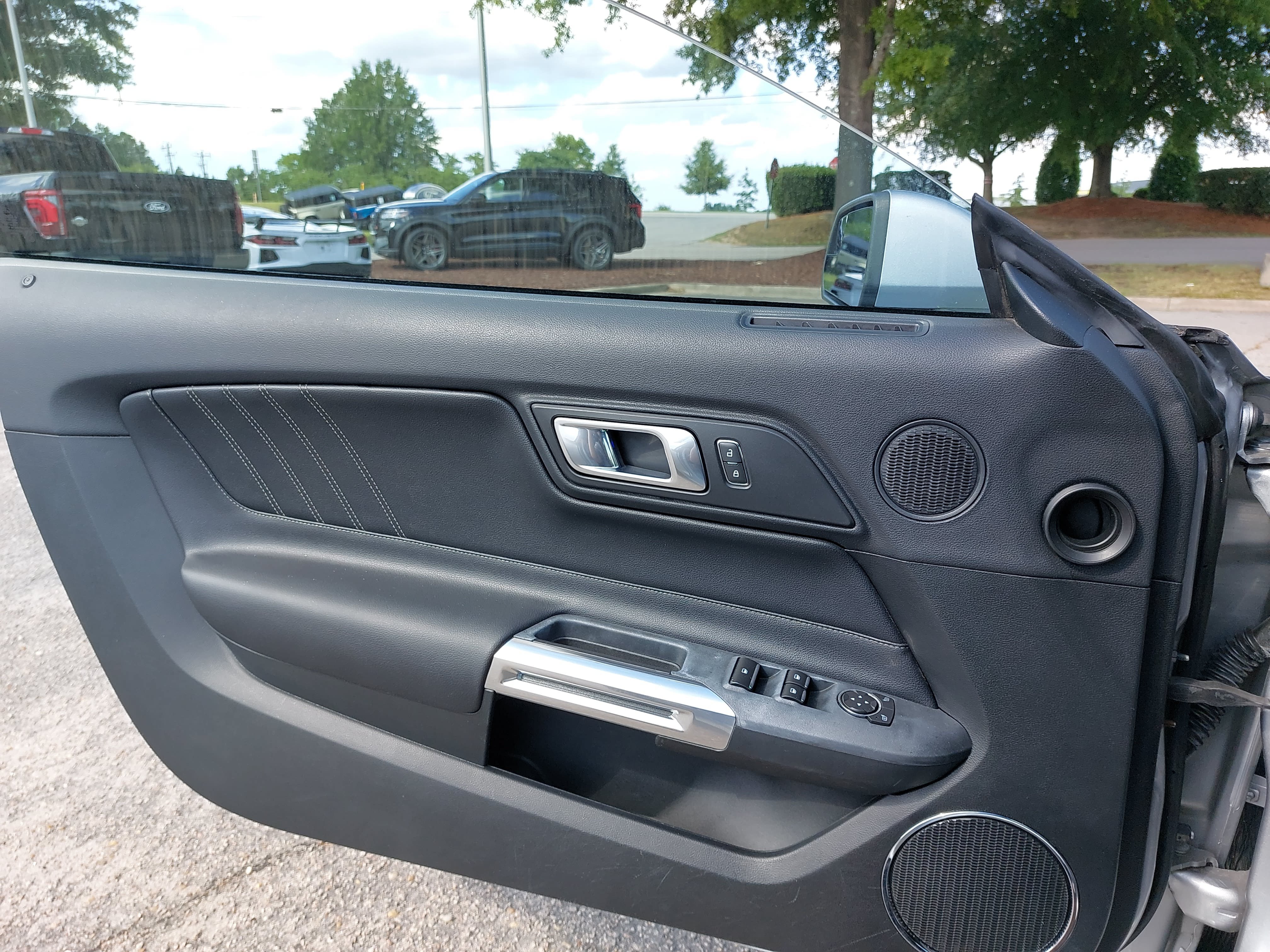 Used 2020 Ford Mustang Premium RWD image 28