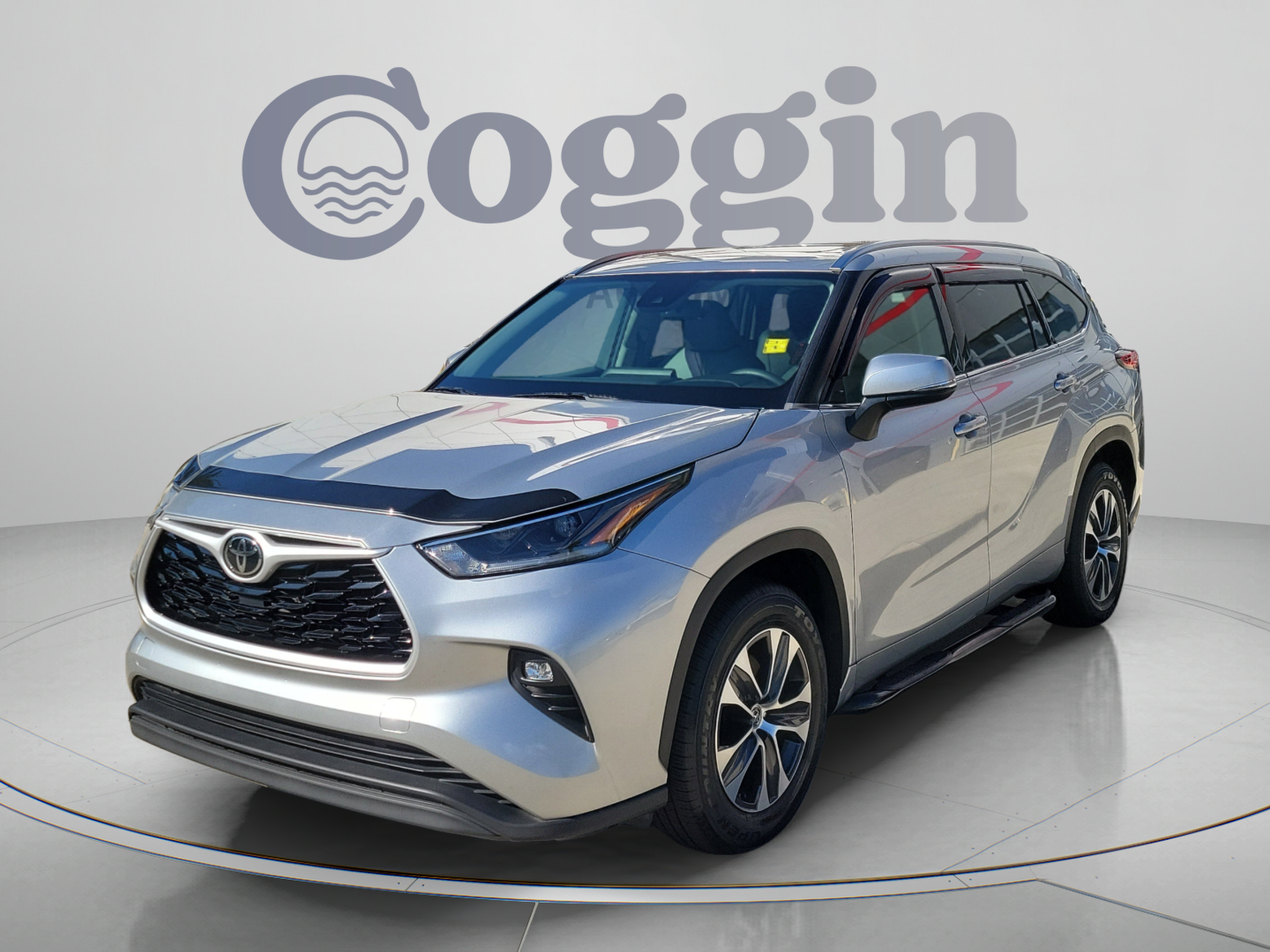 Used 2021 Toyota Highlander XLE FWD image 1