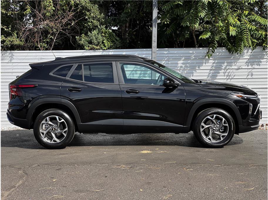 Used 2026 Chevrolet Trax LT FWD image 12