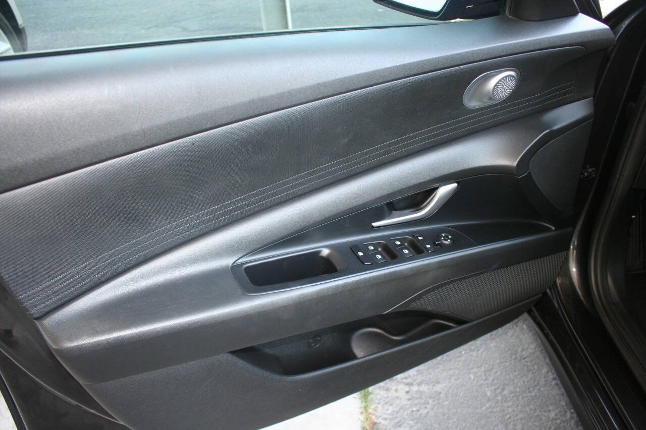Used 2021 Hyundai Elantra SEL FWD image 15