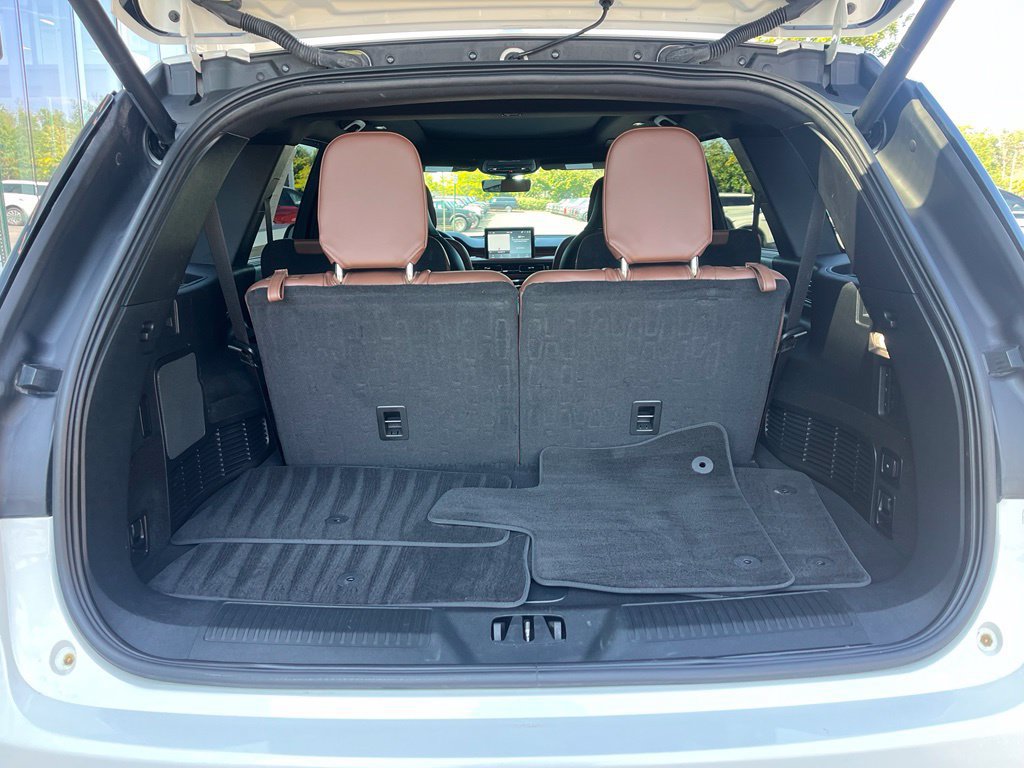 Certified 2024 Lincoln Aviator Reserve w/ Equipment Group 201A AWD/4WD image 12