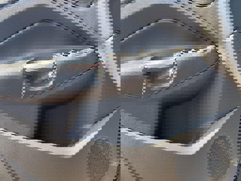 Used 2015 Ford Escape SE image 12