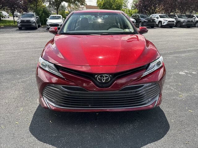 Used 2018 Toyota Camry XLE image 2