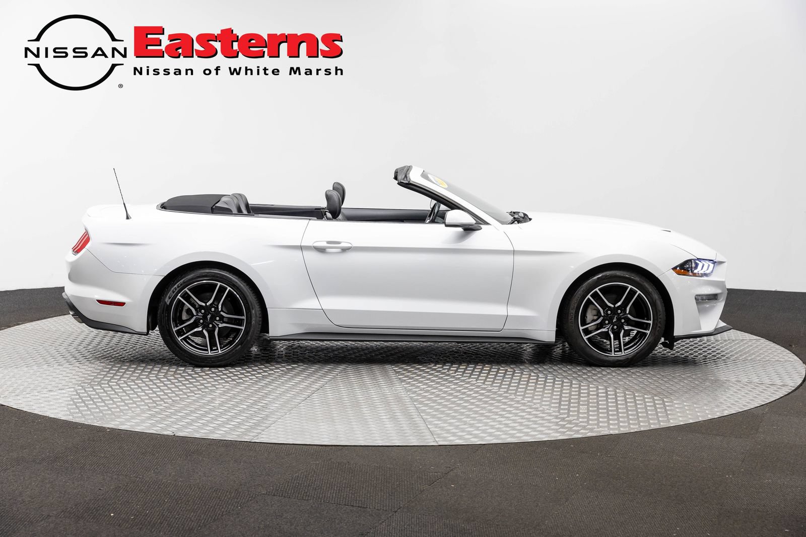Used 2022 Ford Mustang Premium RWD image 4