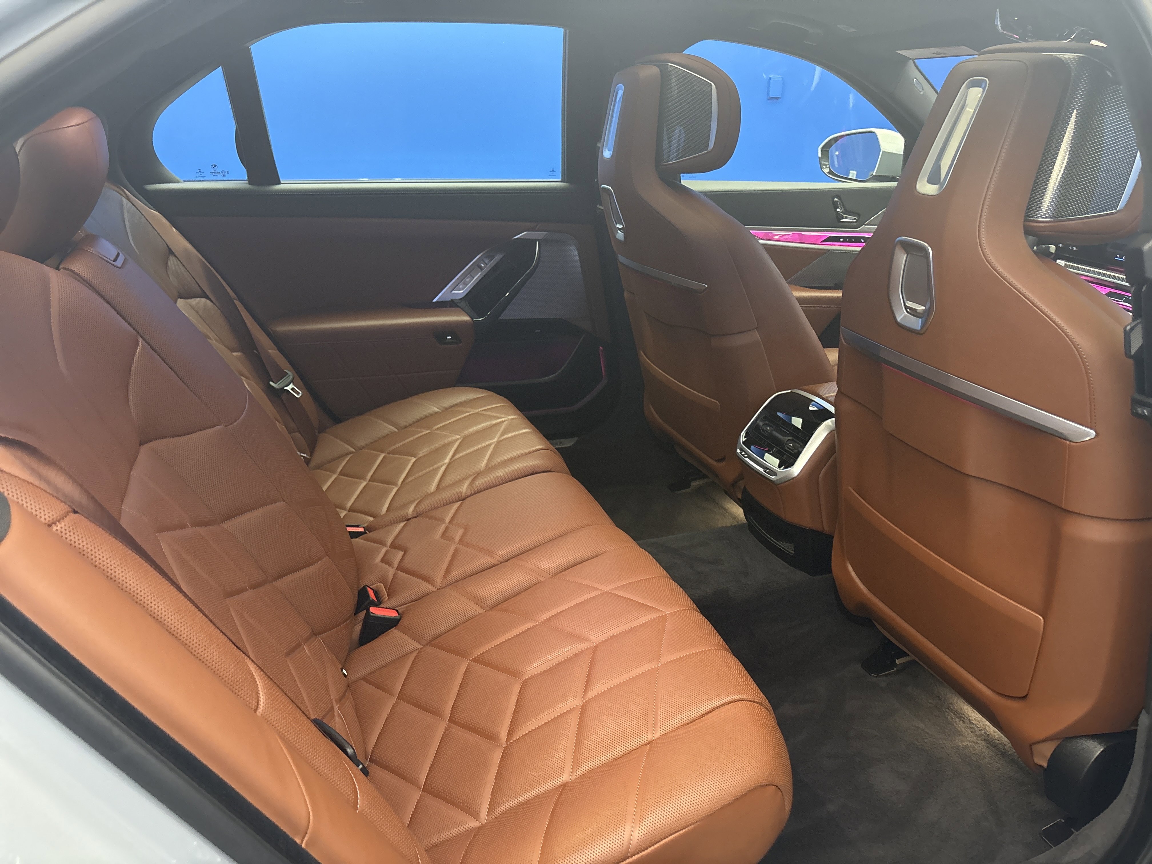 Used 2023 BMW i7 xDrive60 AWD/4WD image 25