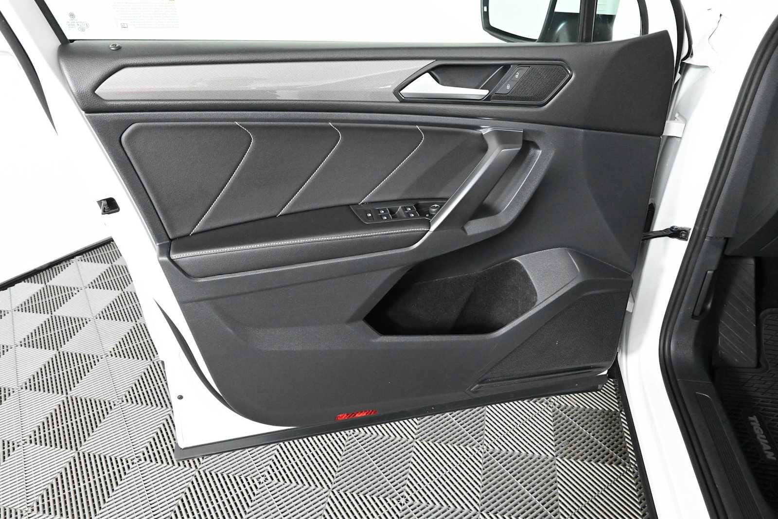 Certified 2022 Volkswagen Tiguan SE FWD image 17