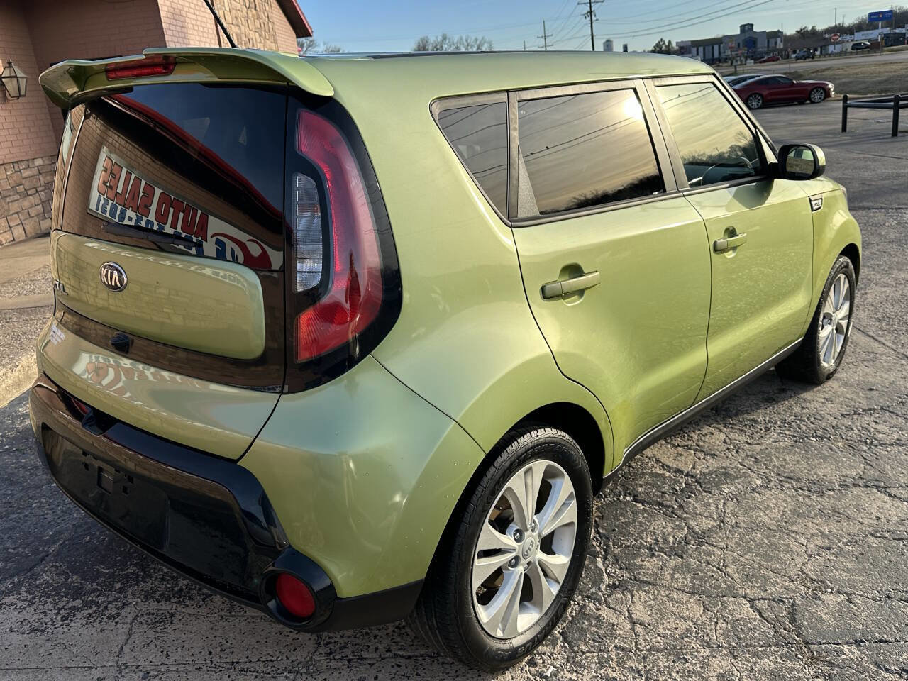 Used 2016 Kia Soul + image 9