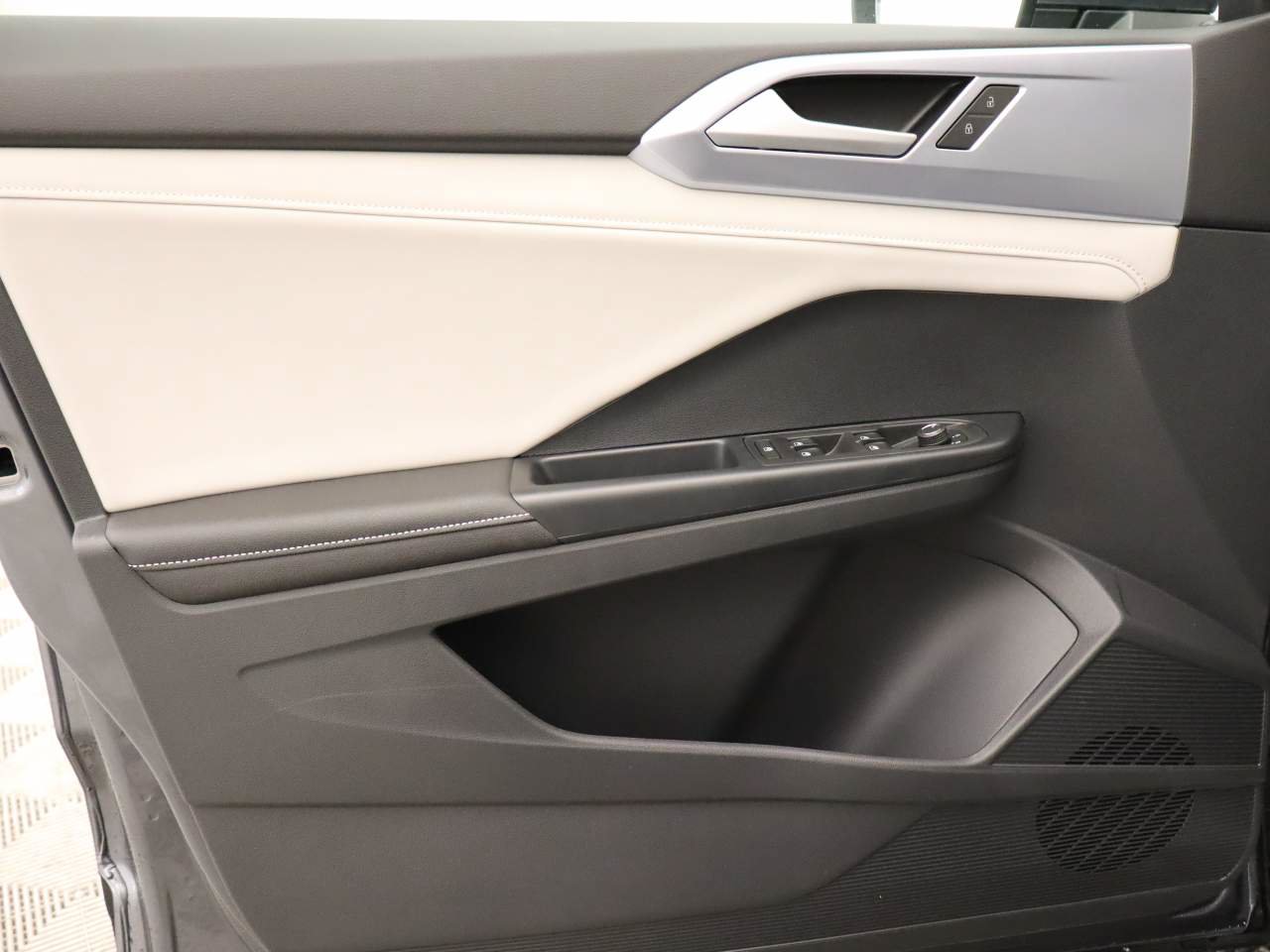 New 2026 Volkswagen Taos SE FWD image 17