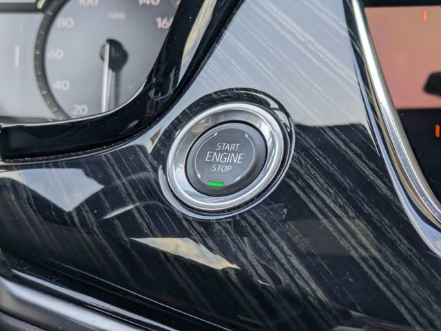 Used 2025 Cadillac XT6 Premium Luxury image 29