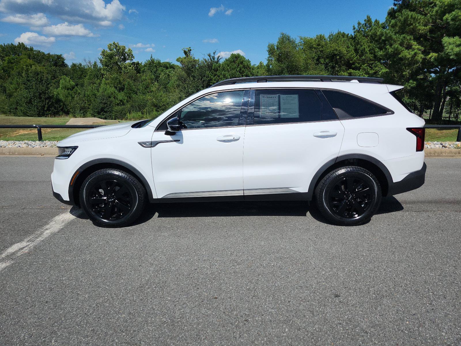 Used 2023 Kia Sorento S w/ Panoramic Sunroof Package AWD/4WD image 2