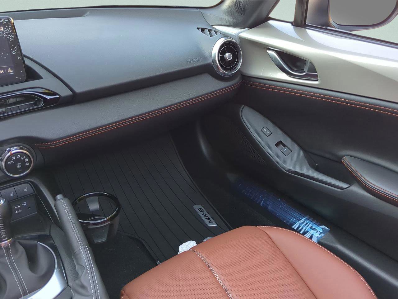 Used 2023 MAZDA MX-5 Miata Grand Touring RWD image 11