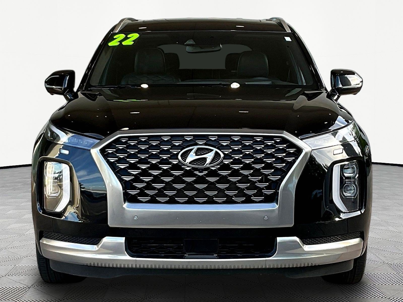 Used 2022 Hyundai Palisade Calligraphy w/ Winter Package FWD image 2
