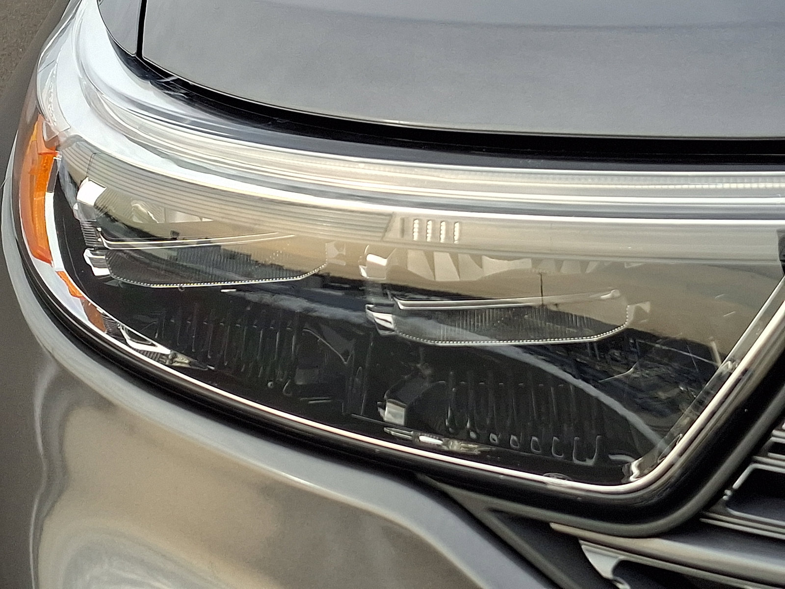 Used 2021 Ford Explorer XLT w/ Equipment Group 202A image 9