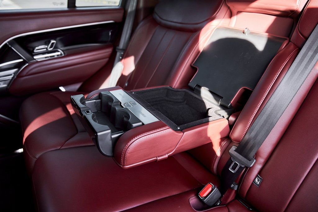 Used 2025 Land Rover Range Rover SE image 47