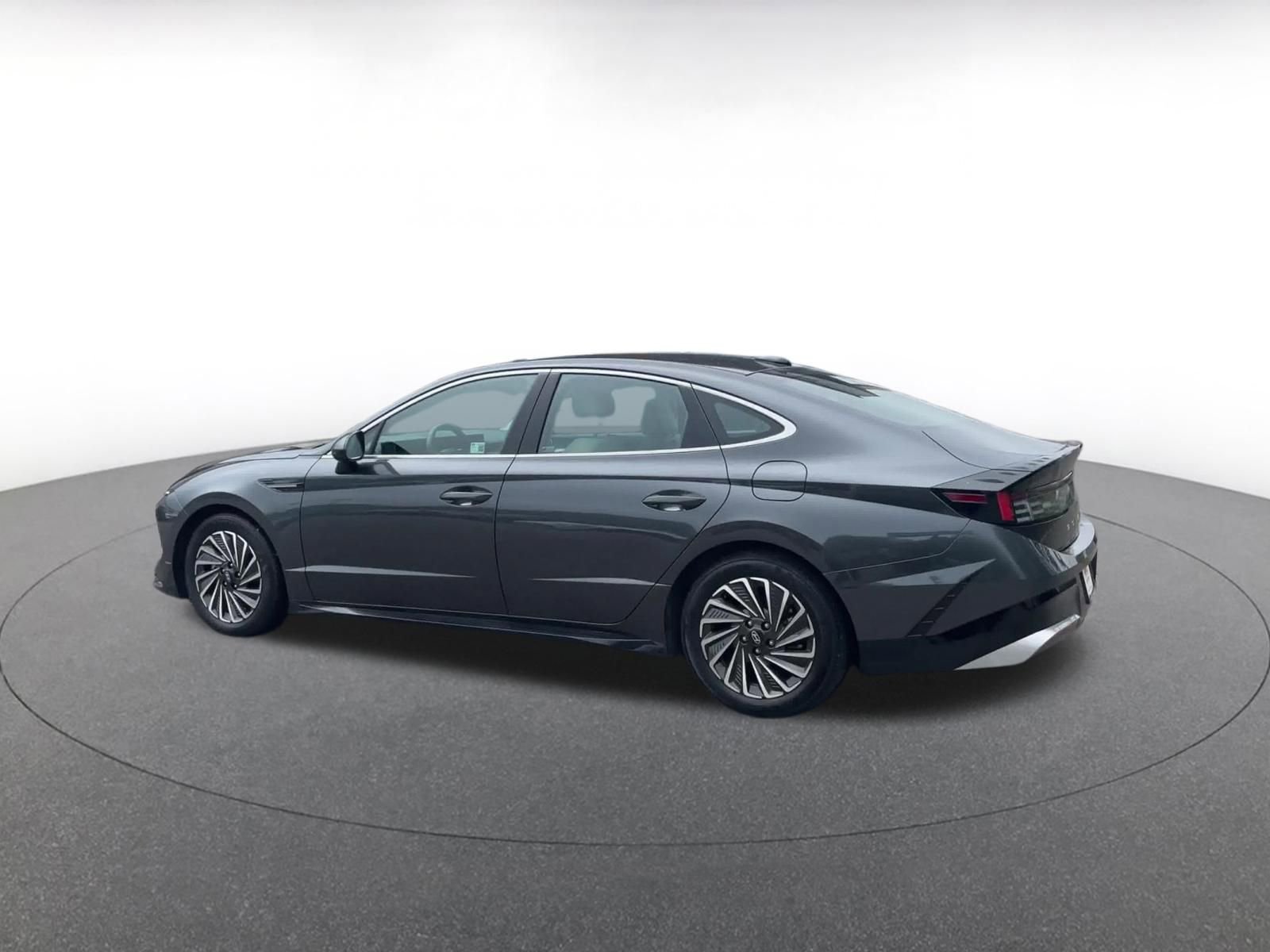 Used 2025 Hyundai Sonata SEL FWD image 9