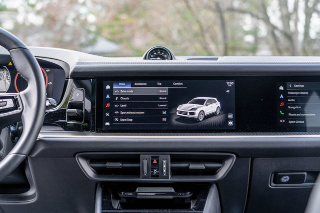 Used 2024 Porsche Cayenne S image 21