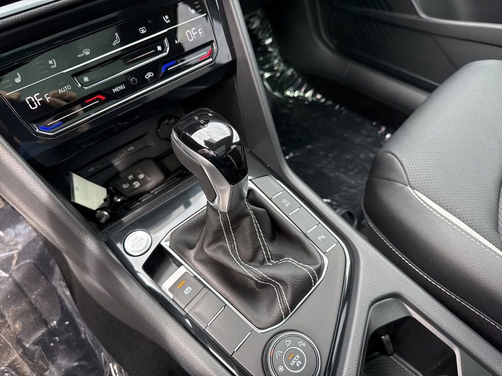 New 2025 Volkswagen Taos SEL image 21