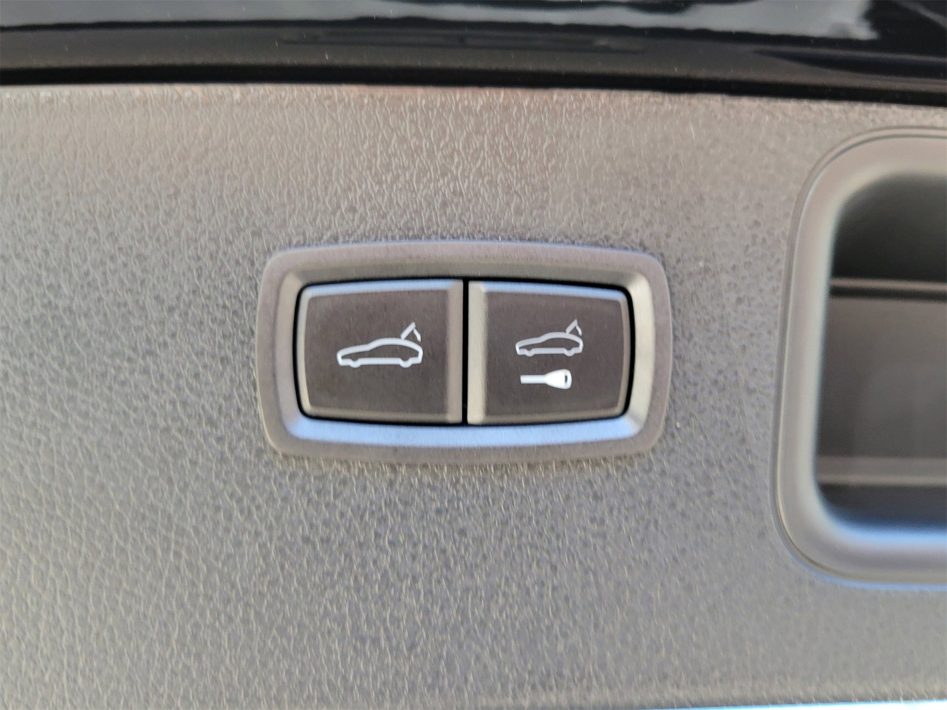 Certified 2025 Porsche Macan image 32