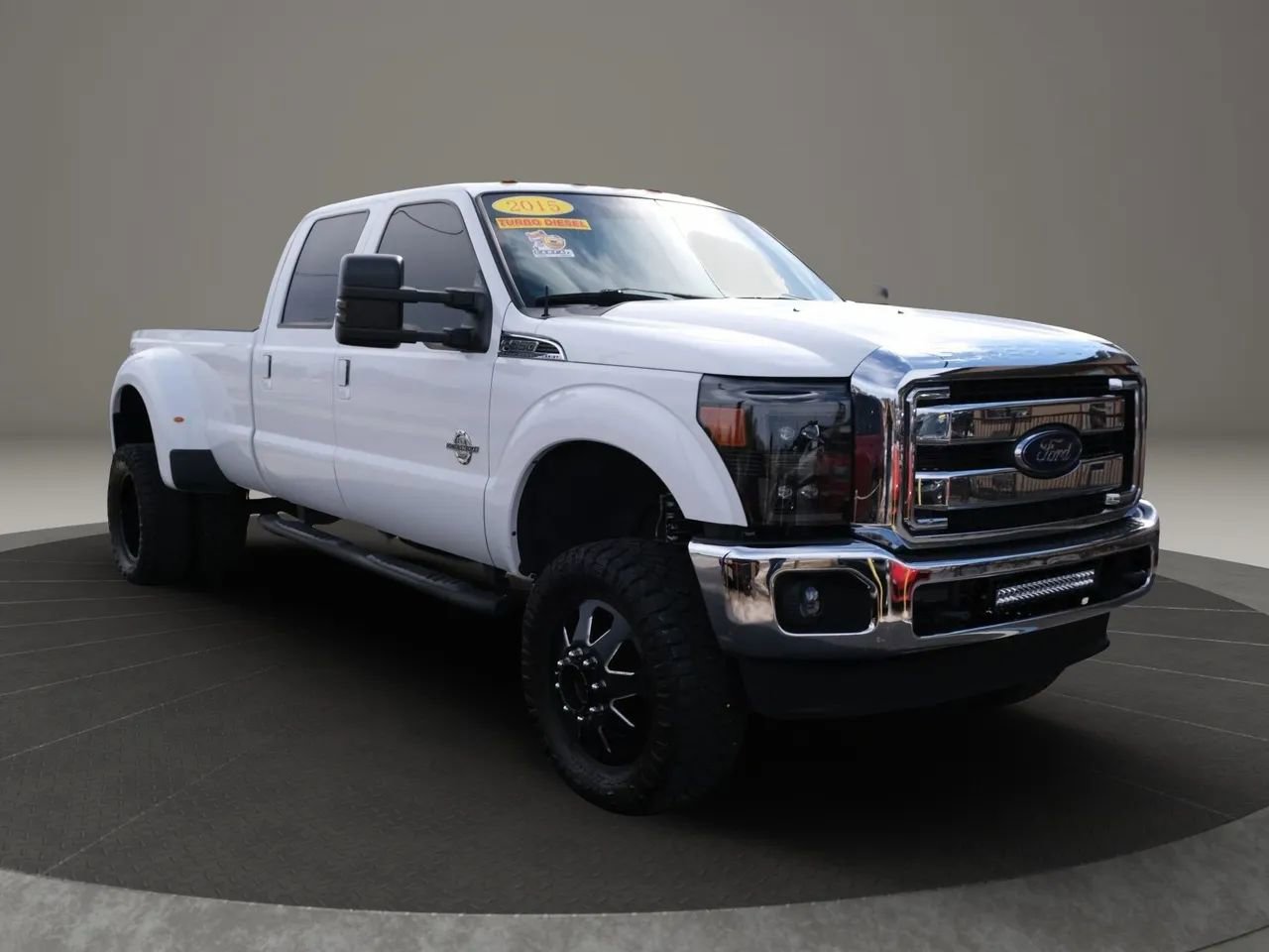 Used 2015 Ford F350 Lariat w/ Lariat Interior Package image 7