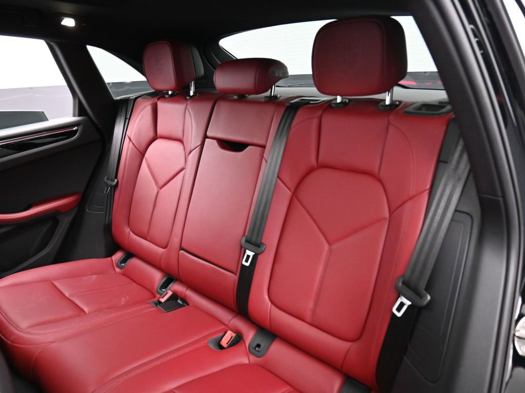 Certified 2025 Porsche Macan image 24