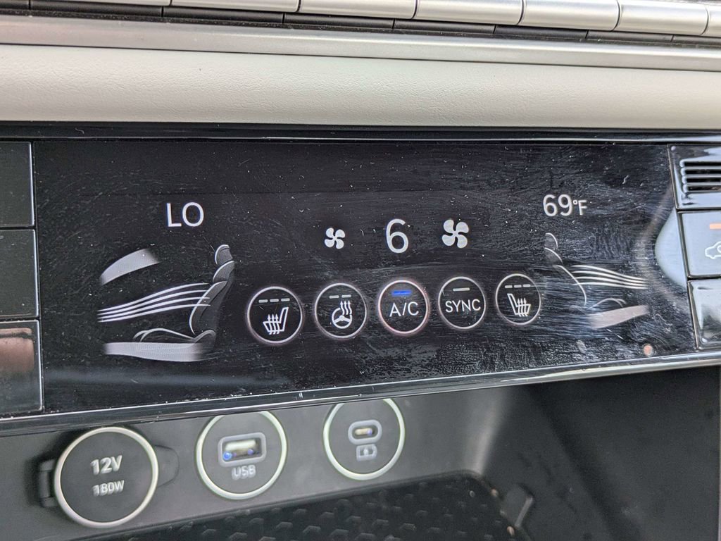 Used 2024 Genesis G70 2.5T AWD/4WD image 22