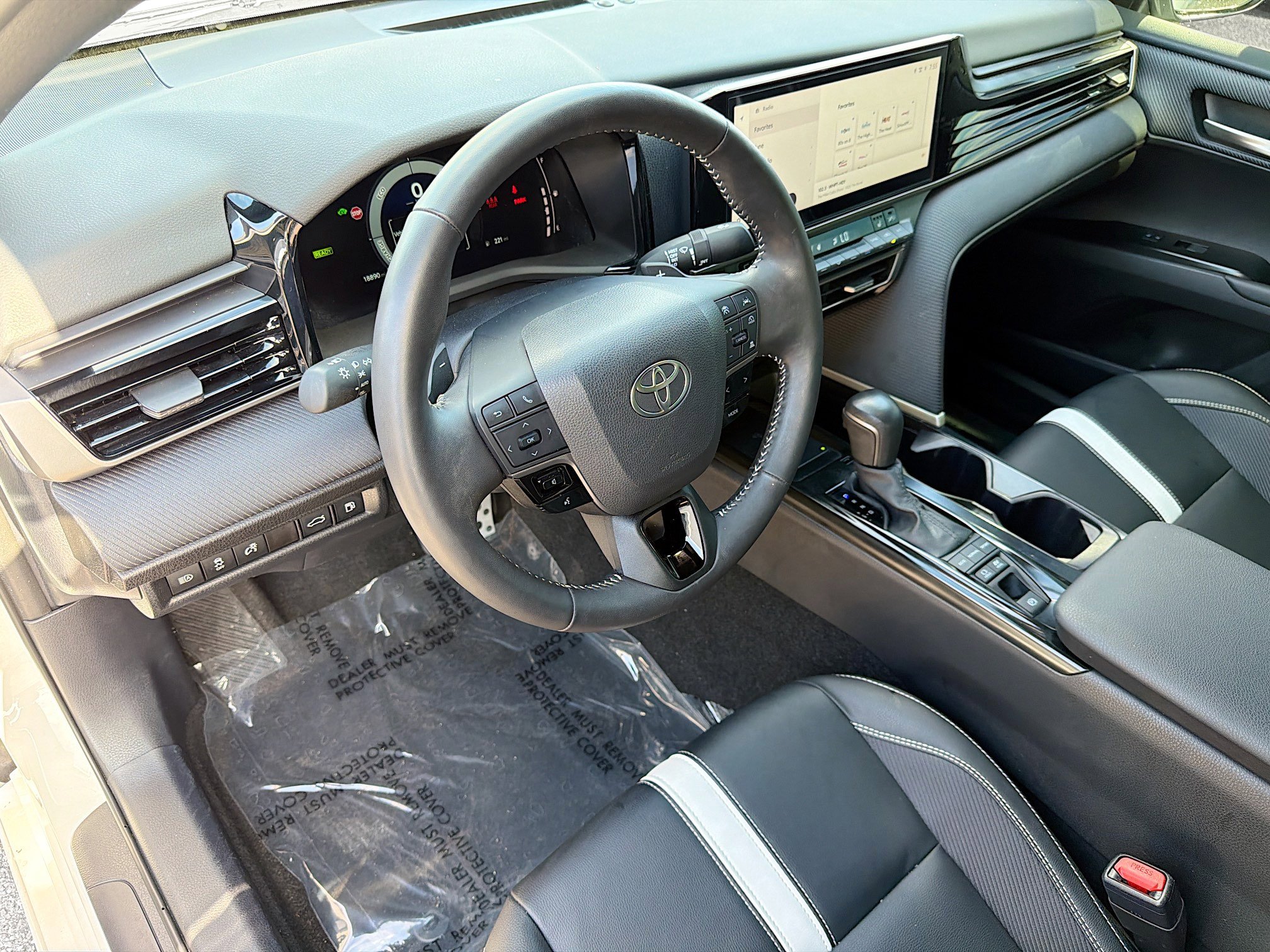 Used 2025 Toyota Camry SE w/ Multimedia Upgrade Package image 24