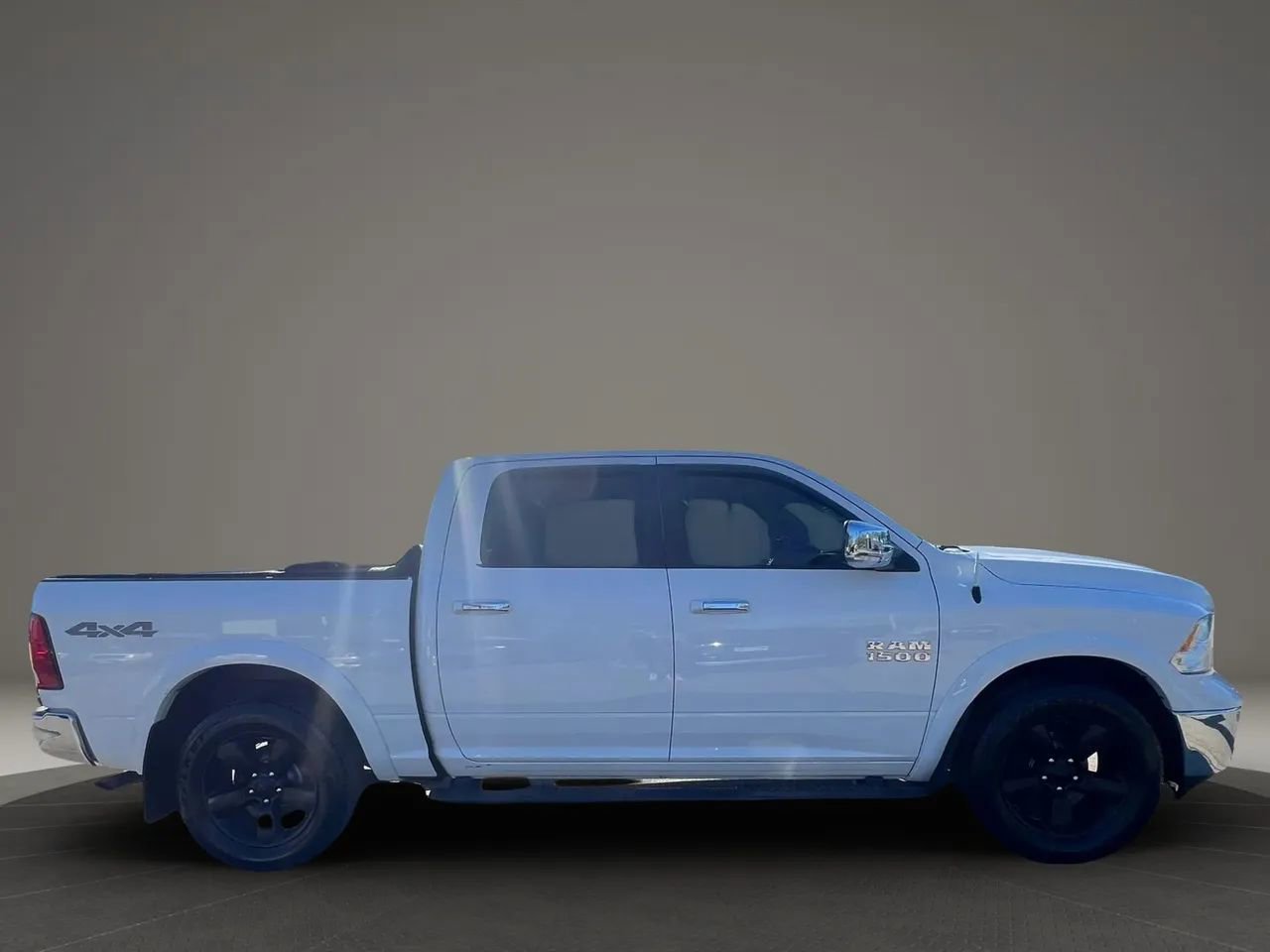 Used 2018 RAM 1500 SLT AWD/4WD image 4