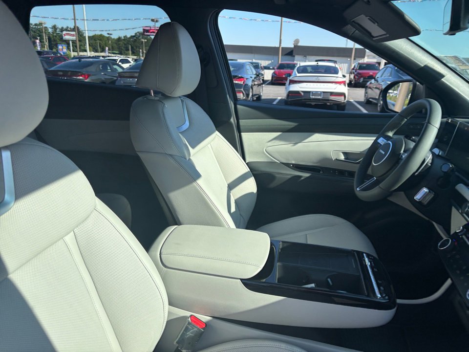 New 2025 Hyundai Tucson Limited image 28