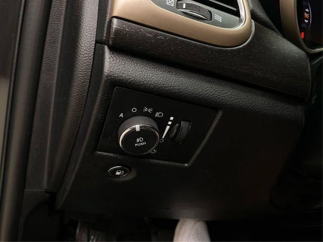Used 2016 Jeep Grand Cherokee Laredo AWD/4WD image 23