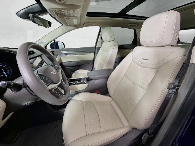 Used 2023 Cadillac XT5 Premium Luxury w/ Technology Package AWD/4WD image 29