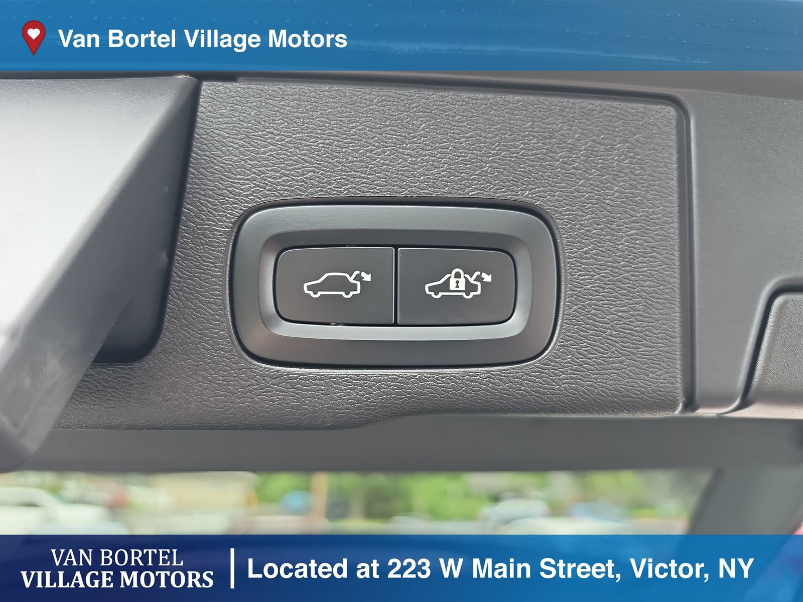 Used 2020 Volvo XC60 T5 Momentum w/ Protection Package Premier AWD/4WD image 32