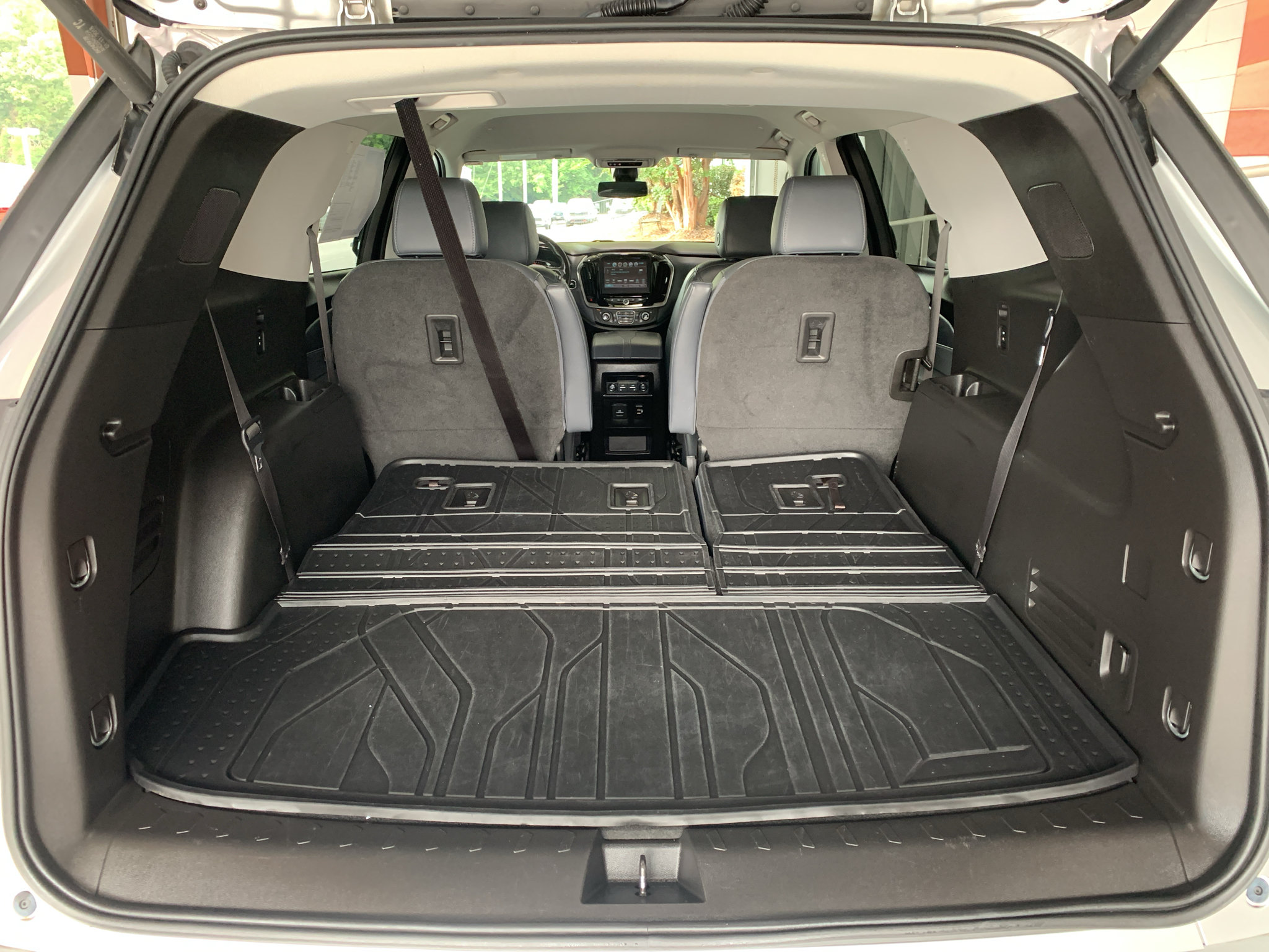 Used 2019 Chevrolet Traverse Premier w/ Driver Confidence II Package FWD image 8