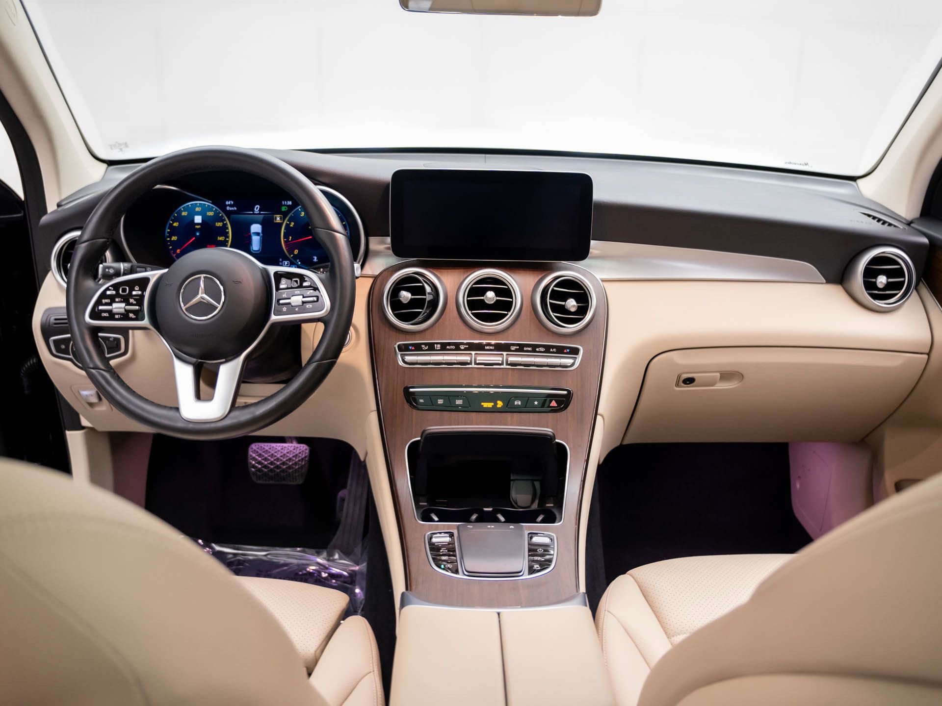 Certified 2022 Mercedes-Benz GLC 300 4MATIC w/ Multimedia Package Lite image 11