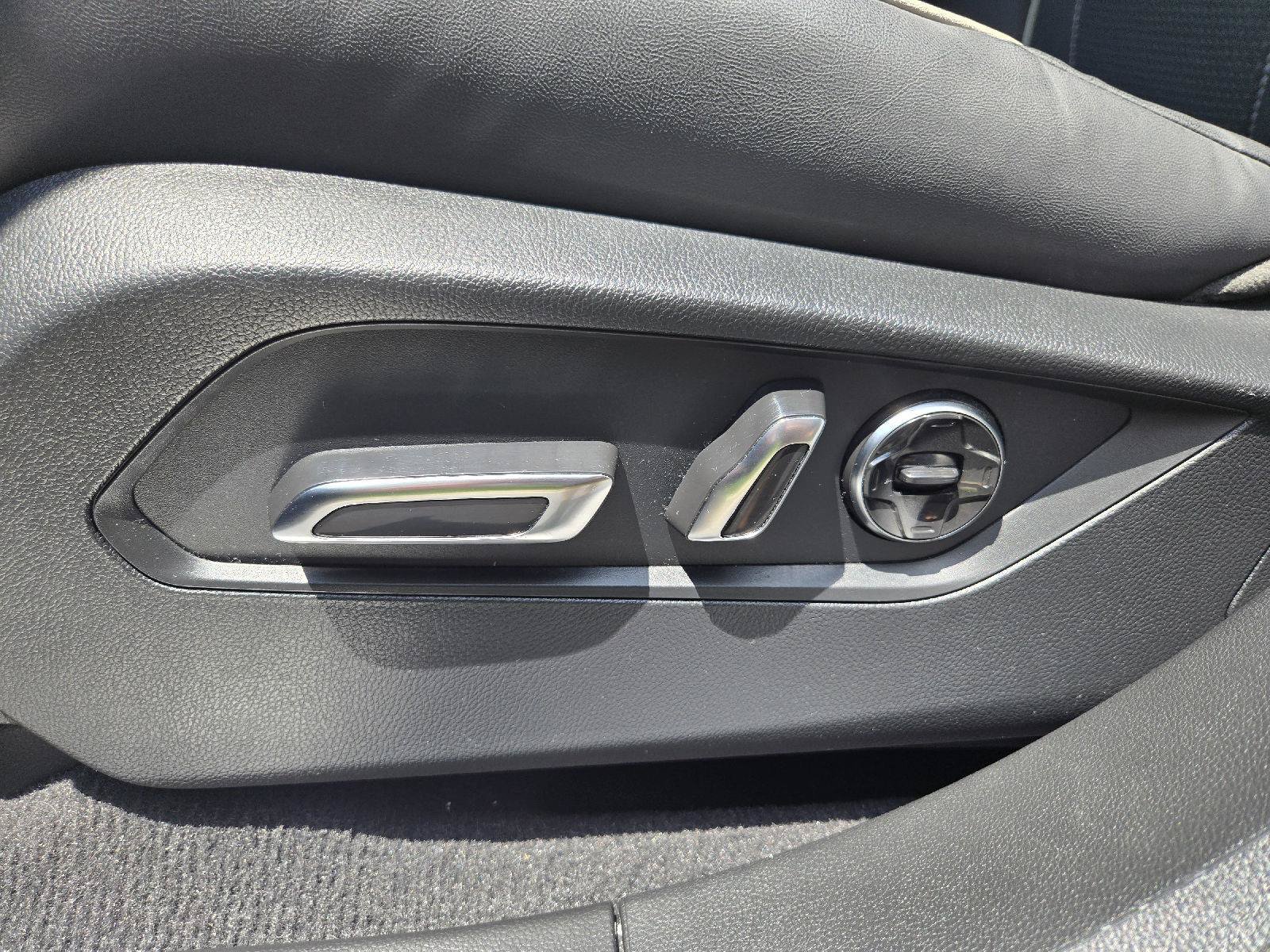 Used 2025 Acura RDX w/ Advance Package AWD/4WD image 14