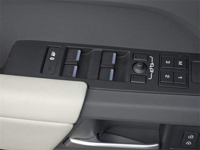 Used 2025 Land Rover Defender 110 S image 29
