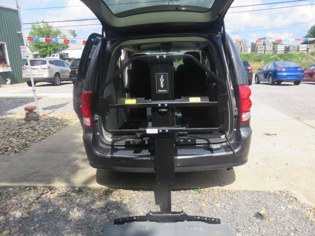 Used 2016 Dodge Grand Caravan SE w/ Quick Order Package 29E SE FWD image 4