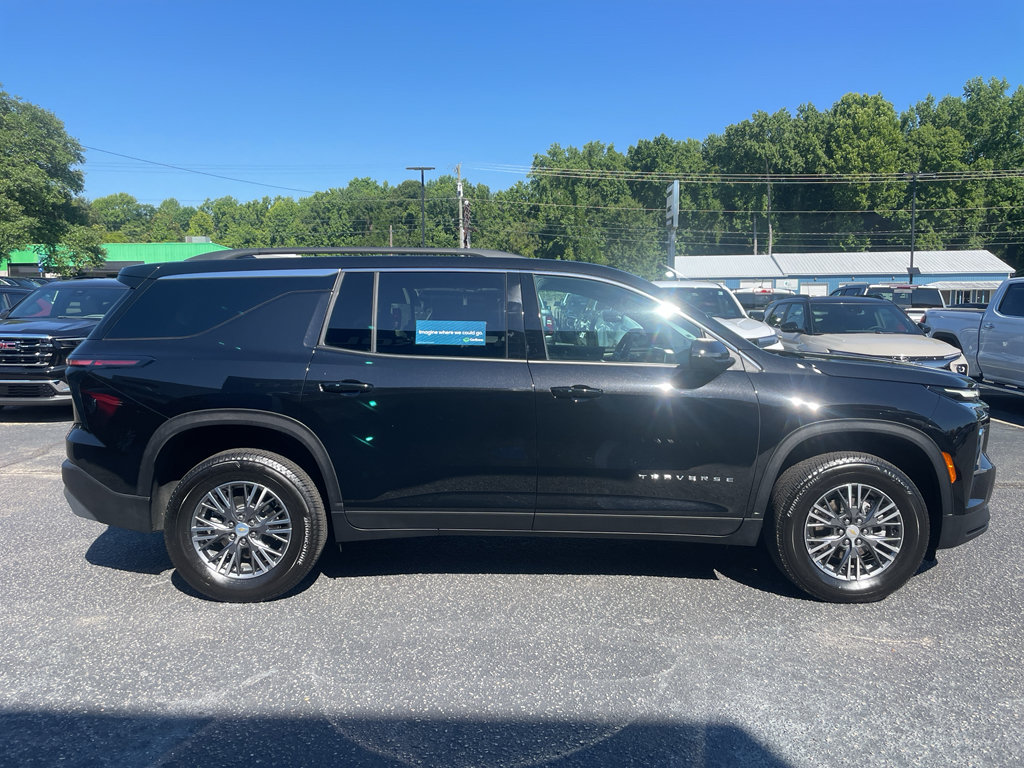 Certified 2026 Chevrolet Traverse LT FWD image 2