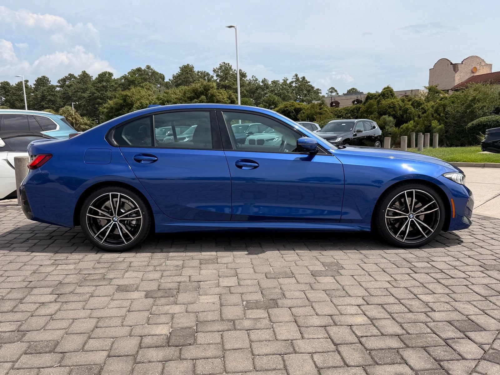 Used 2023 BMW 330i Sedan w/ M Sport Package RWD image 8