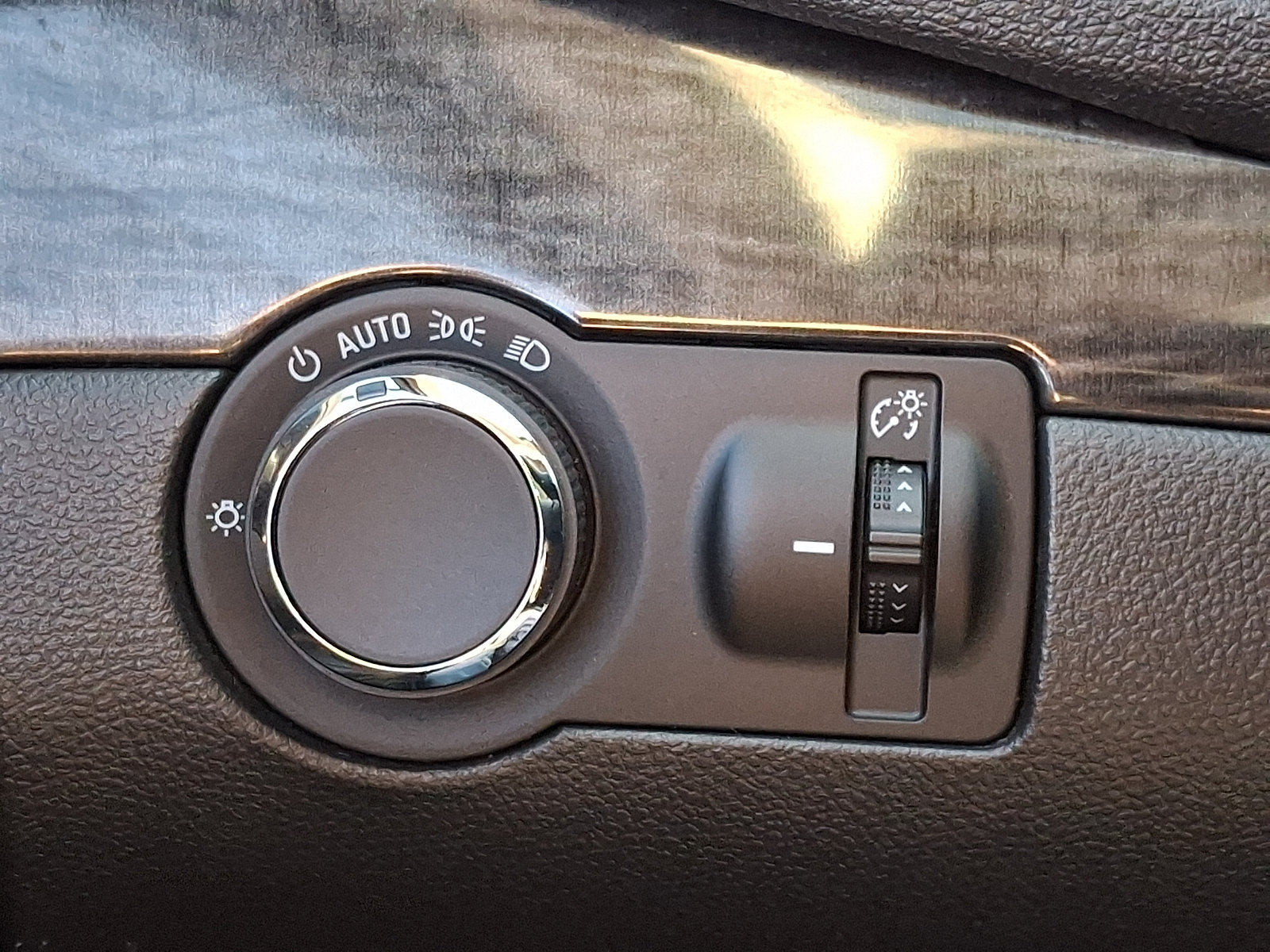 Used 2015 Buick Encore AWD image 24