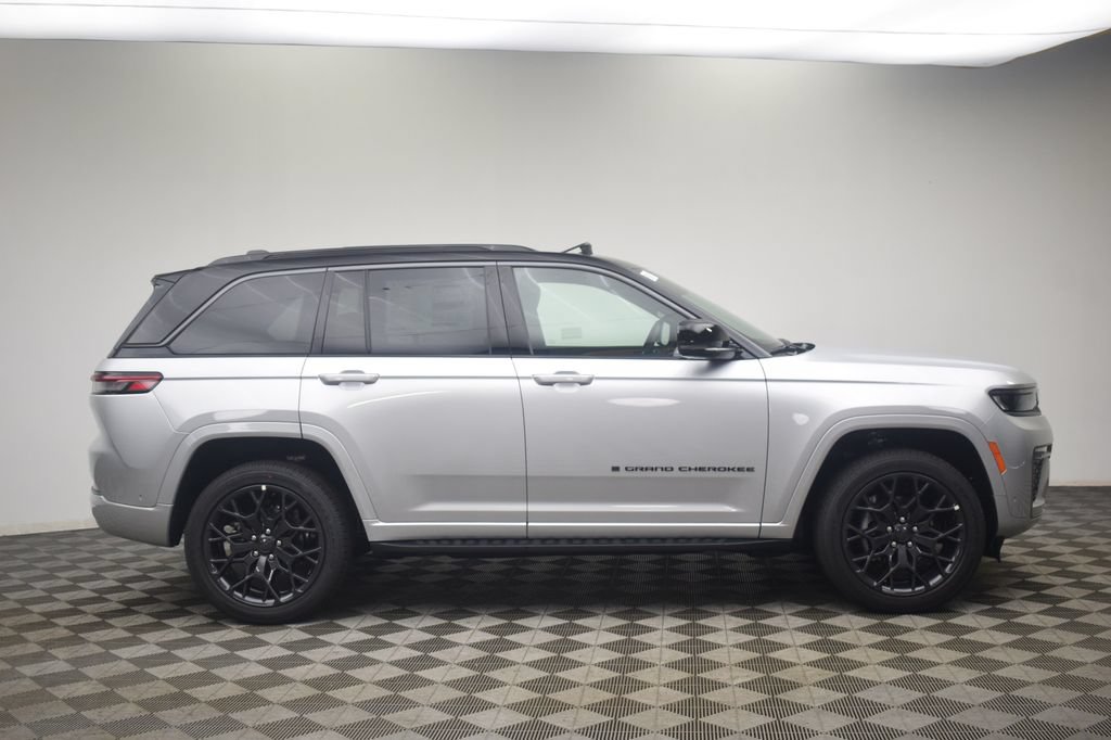 New 2026 Jeep Grand Cherokee Summit w/ Obsidian Package AWD/4WD image 3